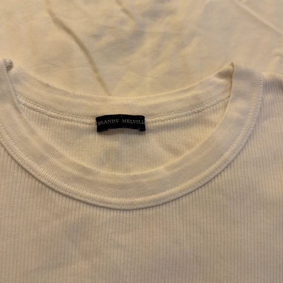 Brandy Melville crewneck ribbed cropped T - Picture 2 of 5